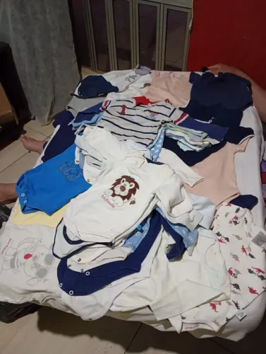 Lote roupas recém nascido PM bem conservadas,