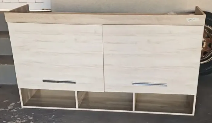 Armário de parede 2 portas muito espaçoso