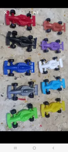 Carrinhos de corridas plastico coloridos