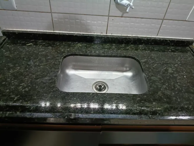 Vende-se piada de mármore