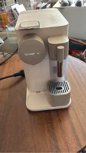 Cafeteira Nespresso Latissima