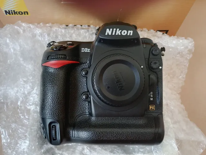 NIKON D3x 