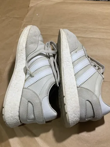 Tênis adidas original I-5923 usado e em ótimo estado