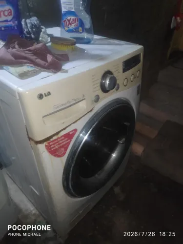 Lava e seca com defeito. 