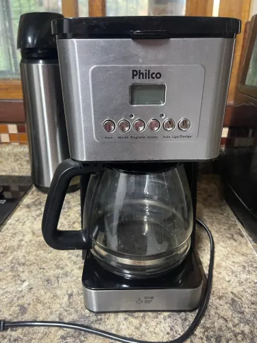 Cafeteira elétrica e programável para hora do café