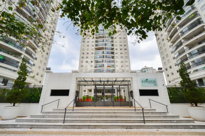 Apartamento excelente, pintura nova, ótima planta, sacada maior, espaço para escritório, l