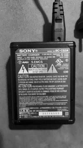 Carregador de pilhas Original Sony BC-CS2A