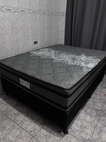 Cama e colchão seminovos