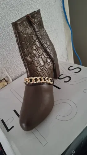 Vendo 1 bota ? marrom número 36 novinha