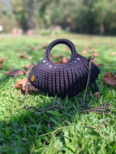 Bolsa feminina nova- feita a mão
