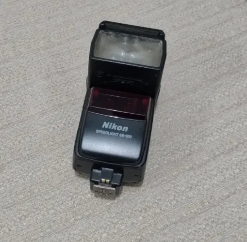 Flash Nikon SB-600