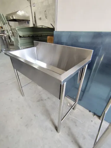 Tanque inox 1,20×0,60×0,90 tampo chapa 20 pés 1½