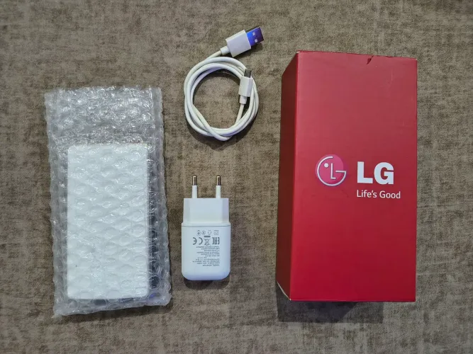 Lindo Celular LG com Flip retrô novo