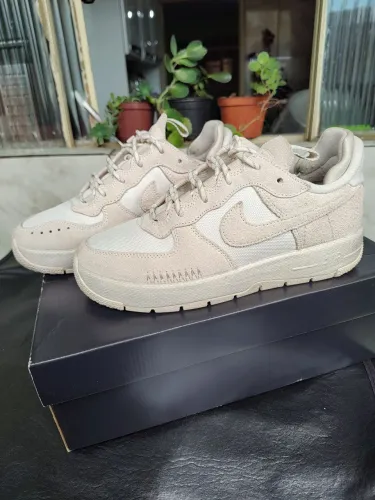 Tênis Nike Air Force 1 Wild bege 36