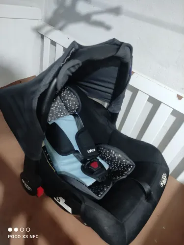Vende-se um bebê conforto
