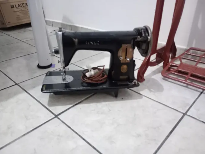 Máquina de costura antiga