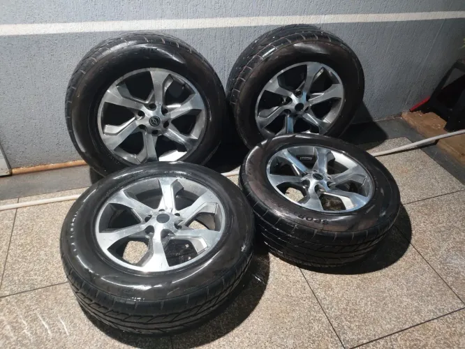Pneus 275/60 R20 Semi Novos - Aro 20