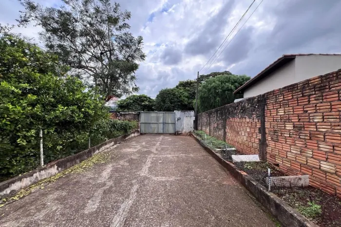 Terreno no Neva, Cascavel: 666m², Oportunidade!