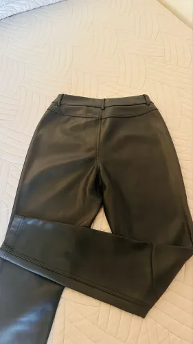 Calça couro sintético P