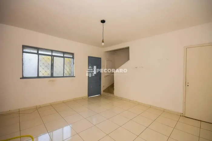 Charmosa Casa de Vila dos anos 1940 para alugar ao lado da Praça Mateus Grou, em Pinheiros