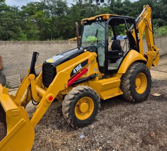 Retroescavadeira Caterpillar 416E 13/13 - Entrada a partir de 10%