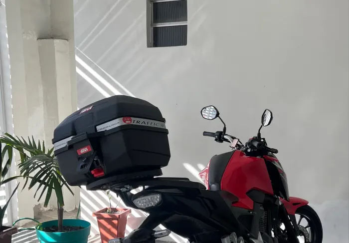 Baú bagageiro moto Givi 27l