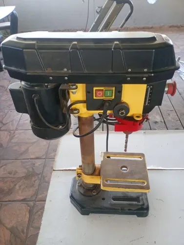 Furadeira de Bancada Ferrari 220V - Excelente Estado