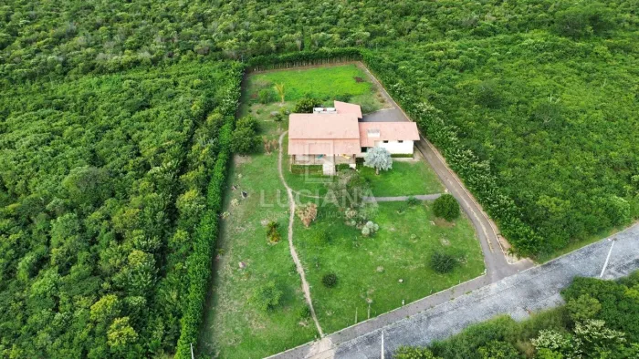 Incrível! Casa com 5 Suítes e Terreno Amplo em Condomínio - Sairé/PE