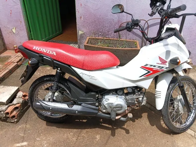 Vendo mota muito boa top