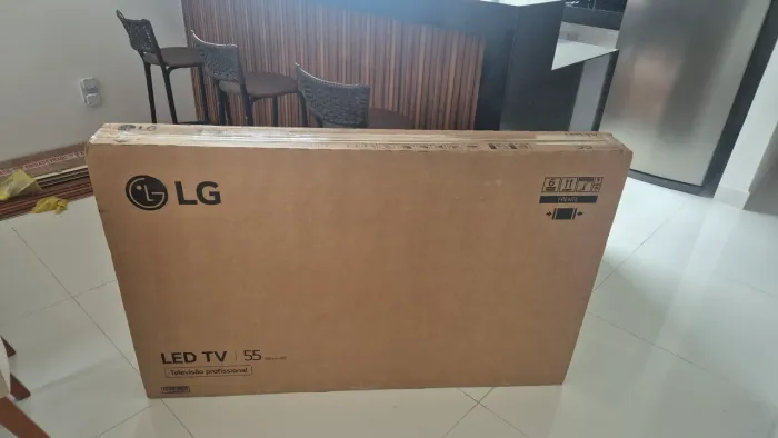 Vendo TV 55' LG Smart 4K Zerada na Caixa com Nota Fiscal e 1 ano de garantia.