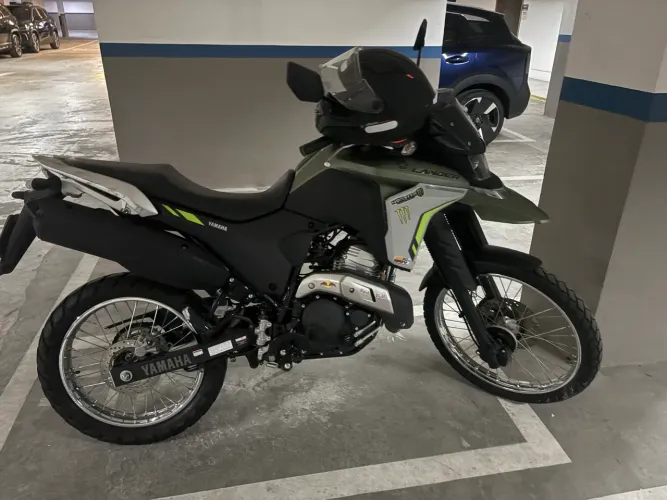 Lander 250, com 5600km rodados, igual zero