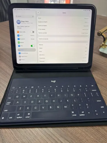 iPad 11ª Geração A16 128GB + Logitech Slim Folio - Bateria 98%
