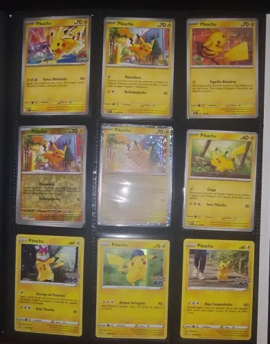 Coleção de diversos Pikachus