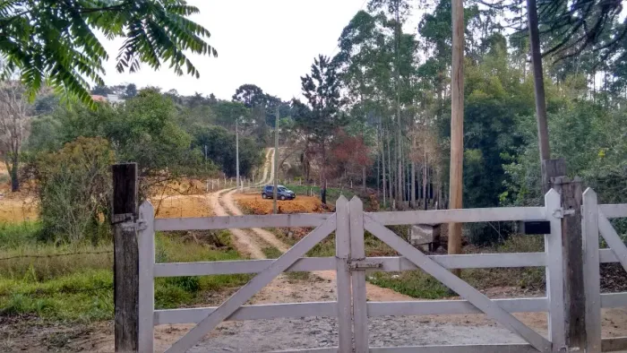 Vende-se terreno de aproximadamente 5.000 m² na Colônia Rodrigo Silva