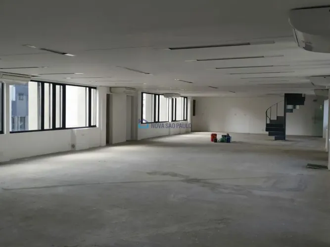 Cobertura comercial para locação na região da Berrini