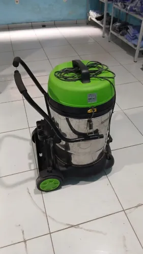 Aspirador de Água e Pó profissional (IPC) 220 vts