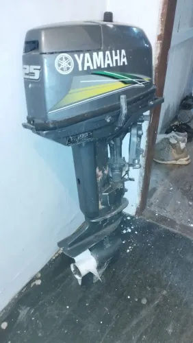 Motor de popa 25