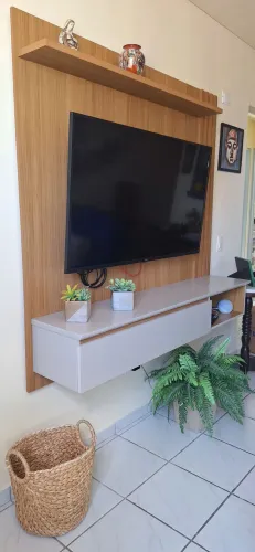Painel para TV seminovo.