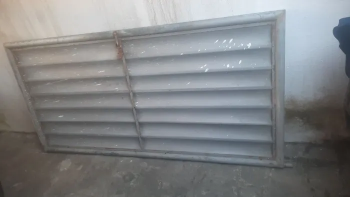 Vendo portão 2 metros por 97 de largura