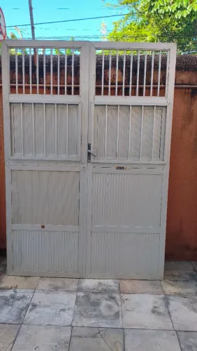 PORTÃO DE ALUMÍNIO NATURAL CONSERVADO 