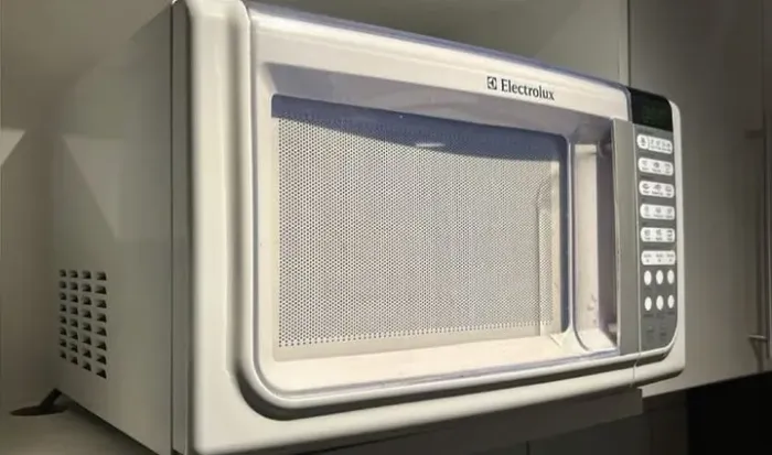 Micro-ondas Electrolux MEF41 - 31L - funcionando perfeitamente, ótimas condições.