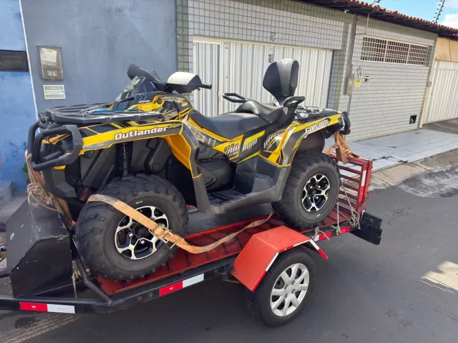 Vendo Quadriciclo Can-Am 800cc ano 2013