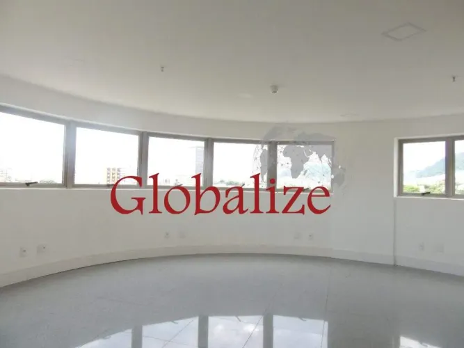 Sala corporativa de 200m² com 4 salas e 4 vagas de garagem no bairro da Vila Mathias em Sa