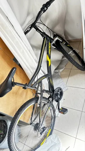 Bicicleta semi nova