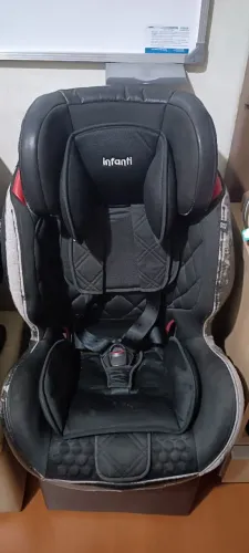 Vendo Cadeirinhas para Automóveis, marca infanti. Reclinável suporta 09 a 36kg