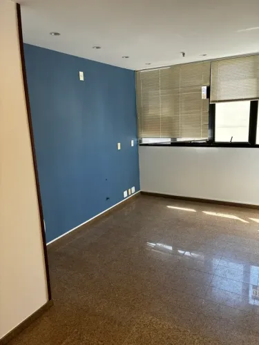 Oportunidade sala comercial no Flamengo junto ao Largo do Machado.