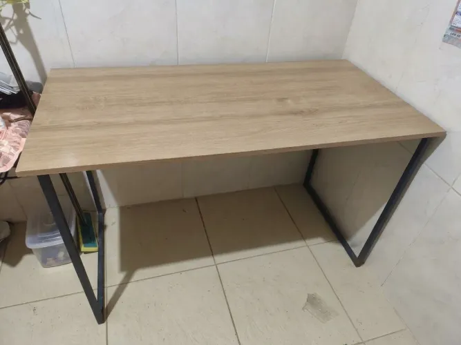 MESA DE COMPUTADOR/ESTUDO/TRABALHO (PRA SAIR HOJE)