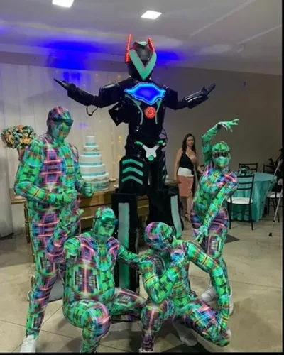 Animação pista de dança 15 anos confraternização robô de led 