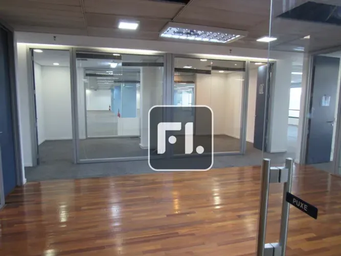 Conjunto para alugar com elevador privativo, 980 m² por R$ 65/m2 - Brooklin - São Paulo/SP
