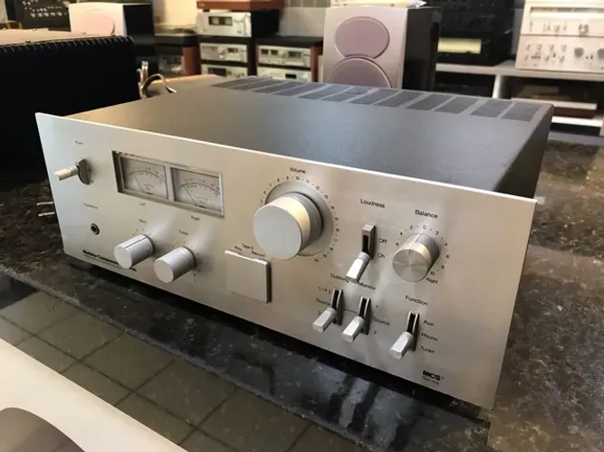 Lindíssimo, raro e perfeito Amplificador Integrado Japonês MCS 3835